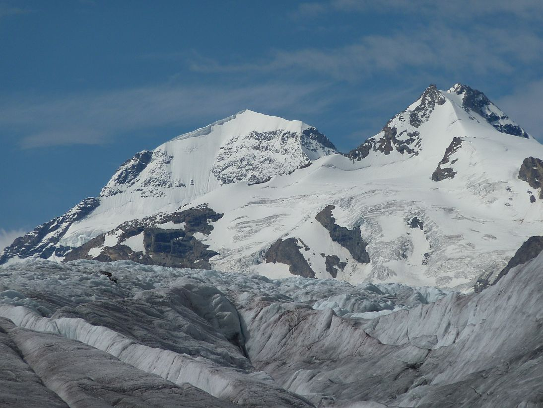 De Aletschgletsjer in Zwitserland is de grootste gletsjer van de Alpen